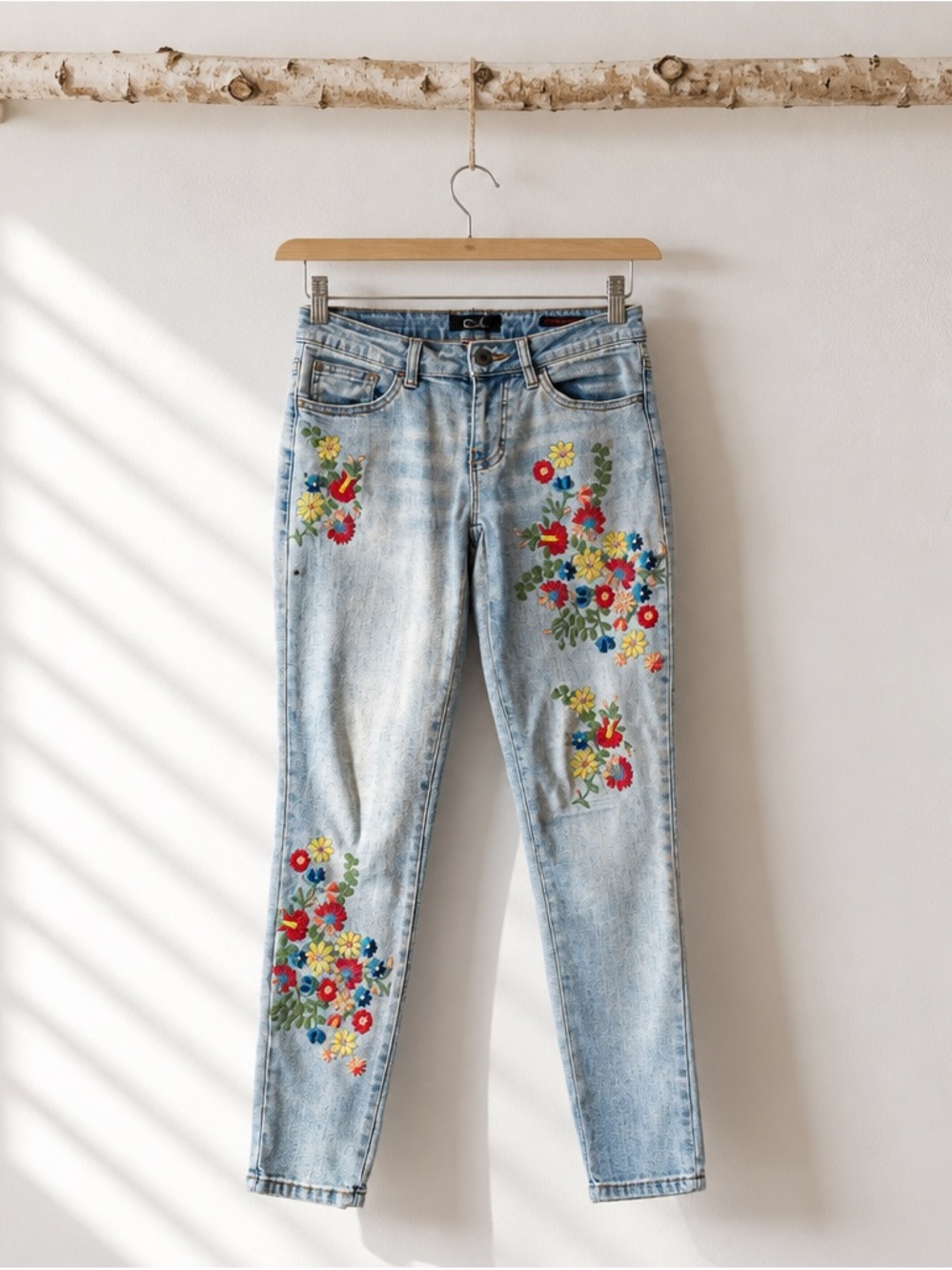 Embroidered Light Wash Women's Jeans - Floral Accent